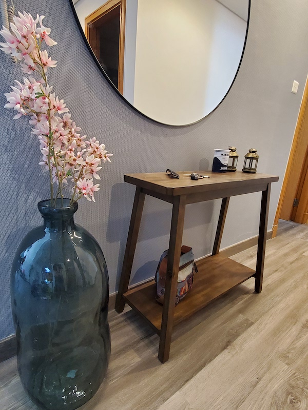 simple hallway decor asian japanese stle with a big round mirror, home renovations in dubai, dubai decor, kitchen remodeling and villa upgrade