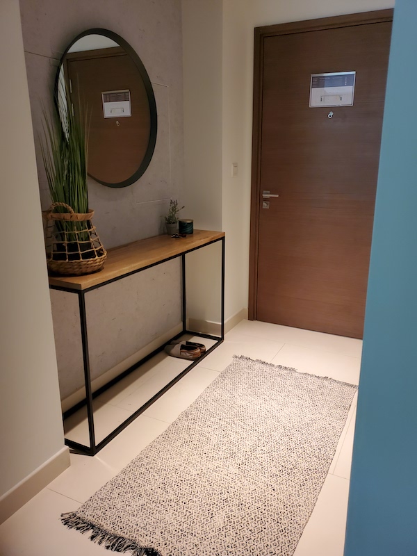 hallway styling , contemporary home styling in dubai, imterior stylist designer in dubai, dubai home renovations city walk