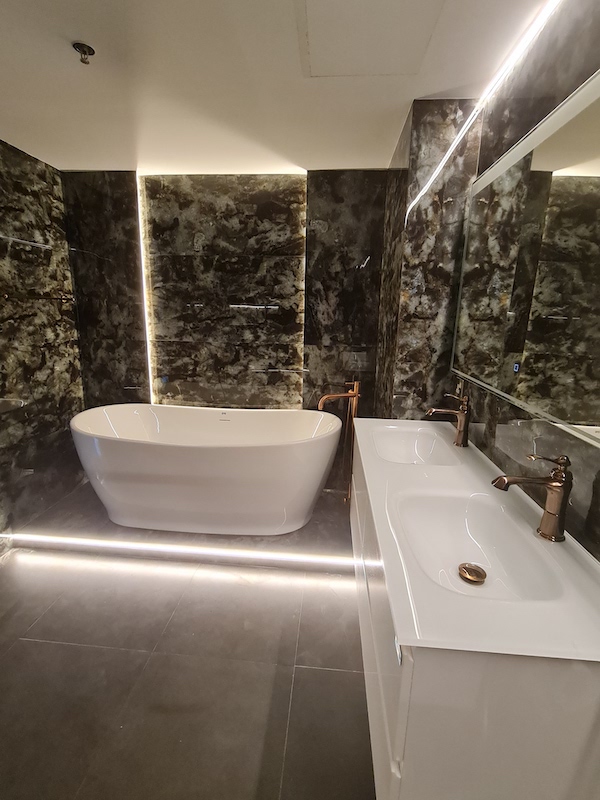 luxurious majara fitotut in dubai marina, home renovation bathroom bath freestanding